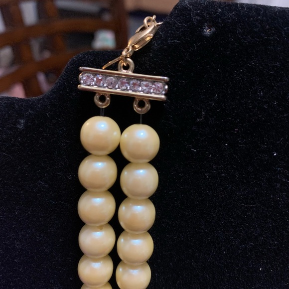 Avon Pearlesque Double Strand Necklace - Picture 3 of 4